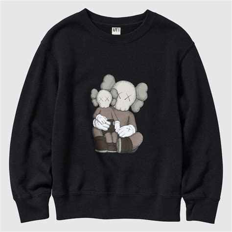 kaws sweatshirt uniqlo.